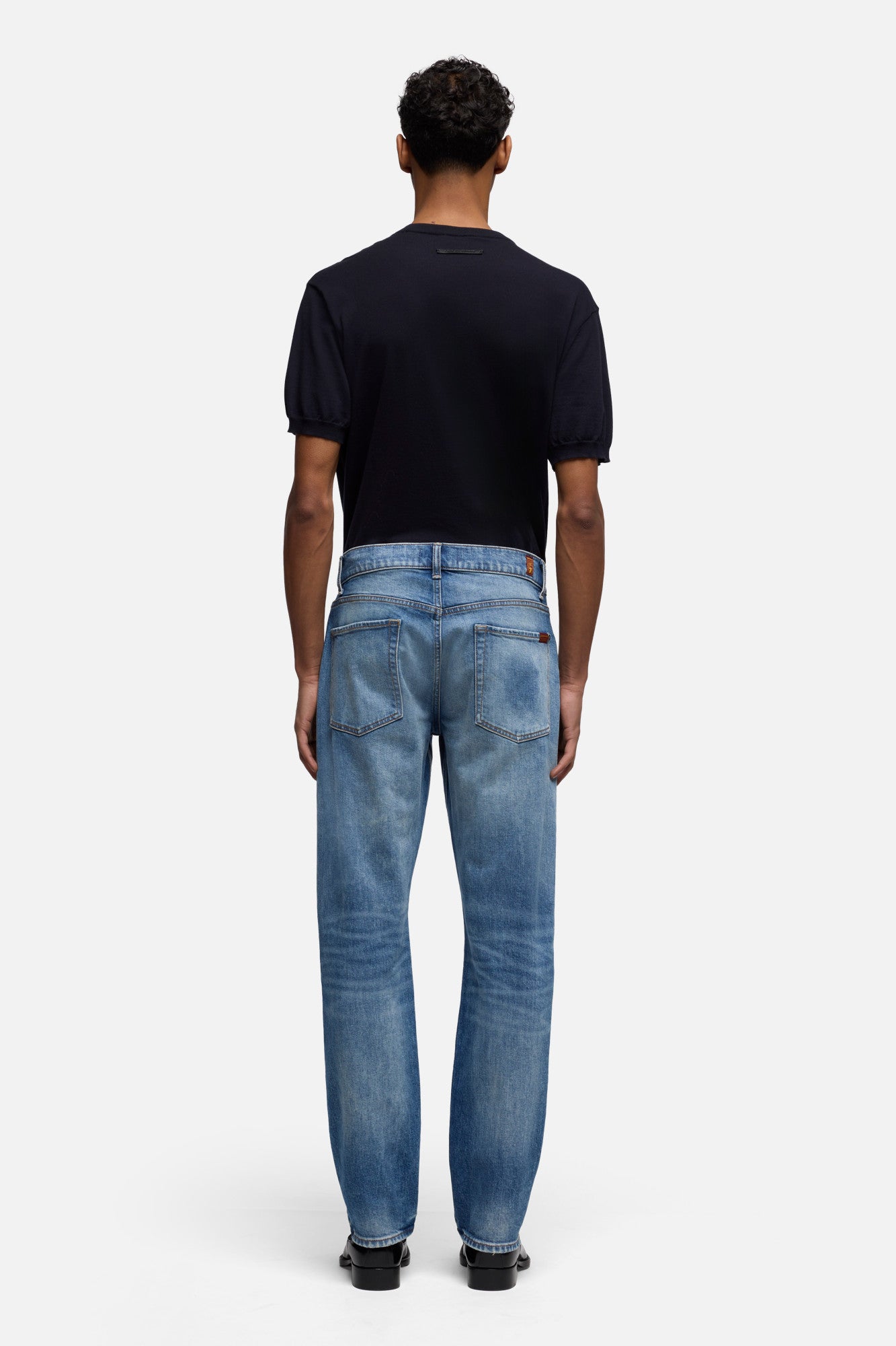 7-for-all-mankind-the-straight-32-jeans-in-luxe-vintage-porch image 5