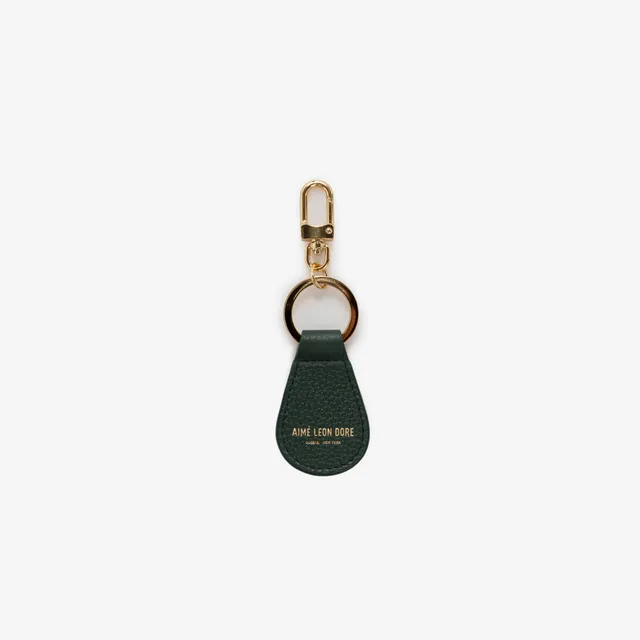 aim-leon-dore-leather-key-fob-schl-sselanh-nger-aus-kalbsleder-in-gr-n image 1