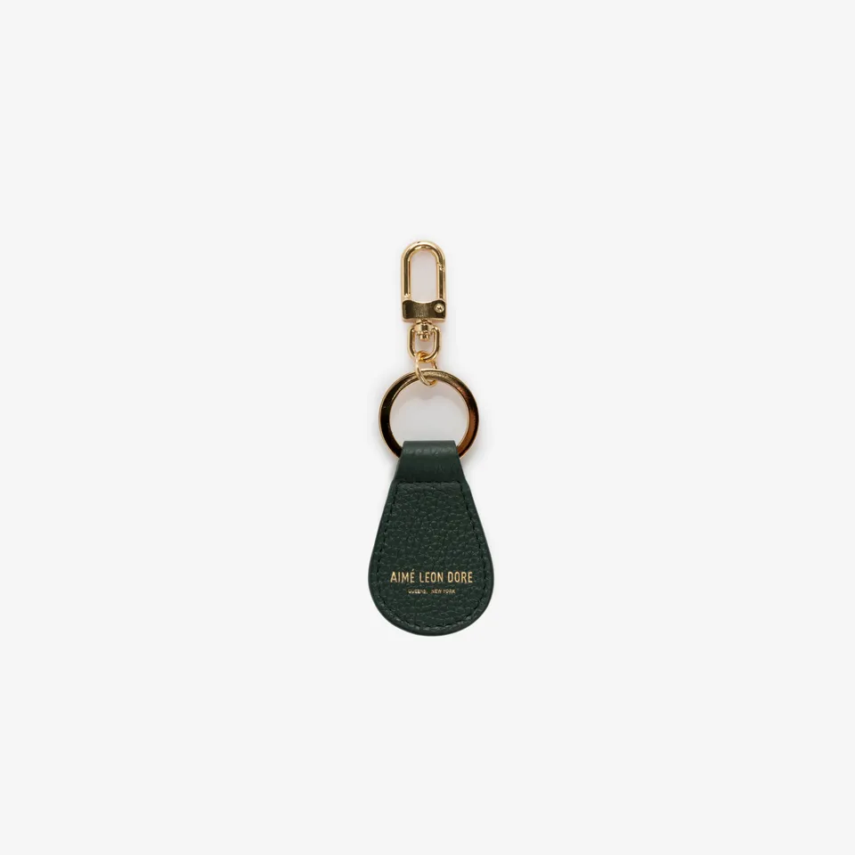 aim-leon-dore-leather-key-fob-schl-sselanh-nger-aus-kalbsleder-in-gr-n image 1