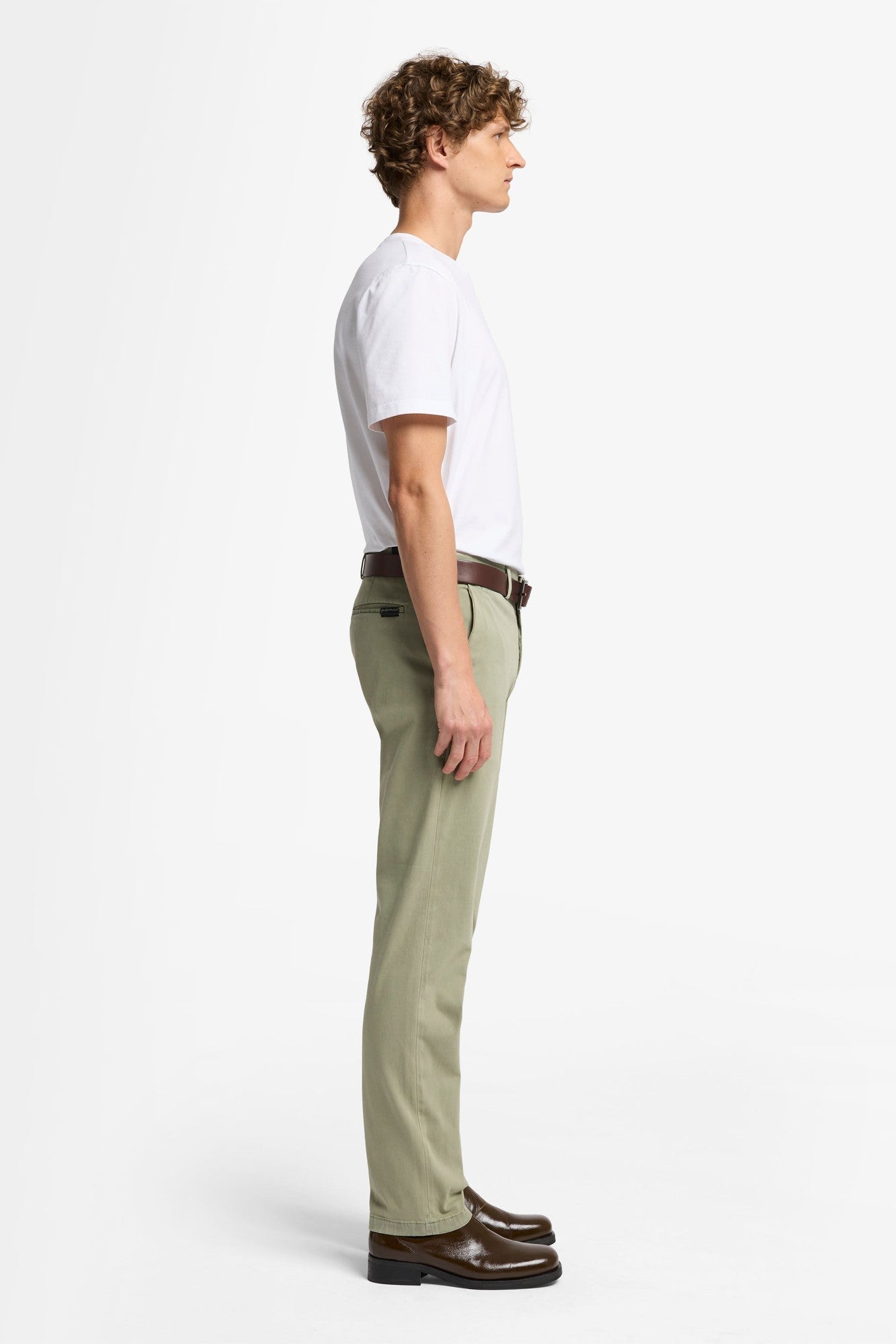 7-for-all-mankind-slimmy-chino-luxe-performance-sateen-russel-chino image 6