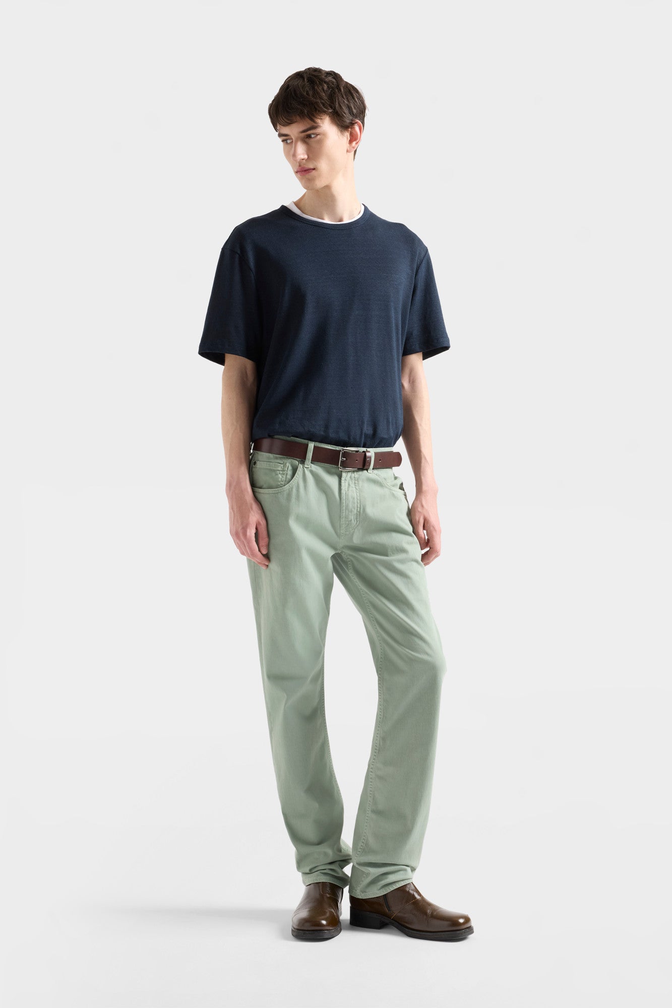7-for-all-mankind-the-straight-herren-chino-luxe-sateen-leaf image 2