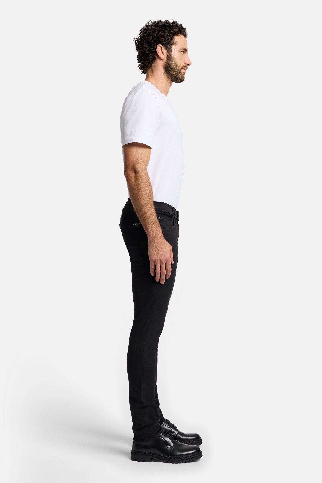 7-for-all-mankind-luxe-performance-plus-paxtyn-skinny-jeans-in-black image 5