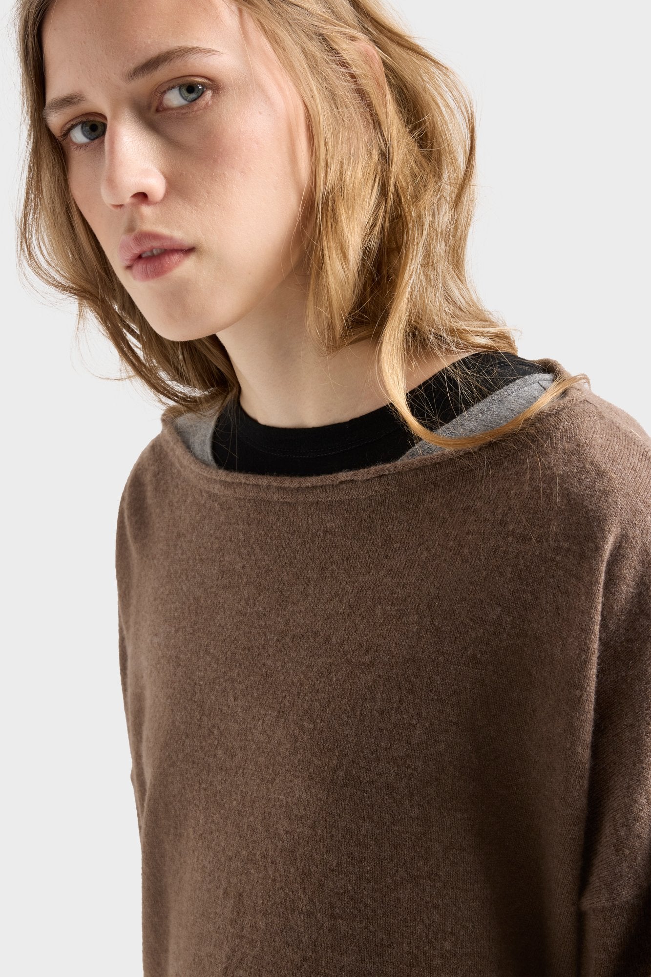 7-for-all-mankind-boat-neck-cropped-sweater-pullover-in-wool-seashell image 4
