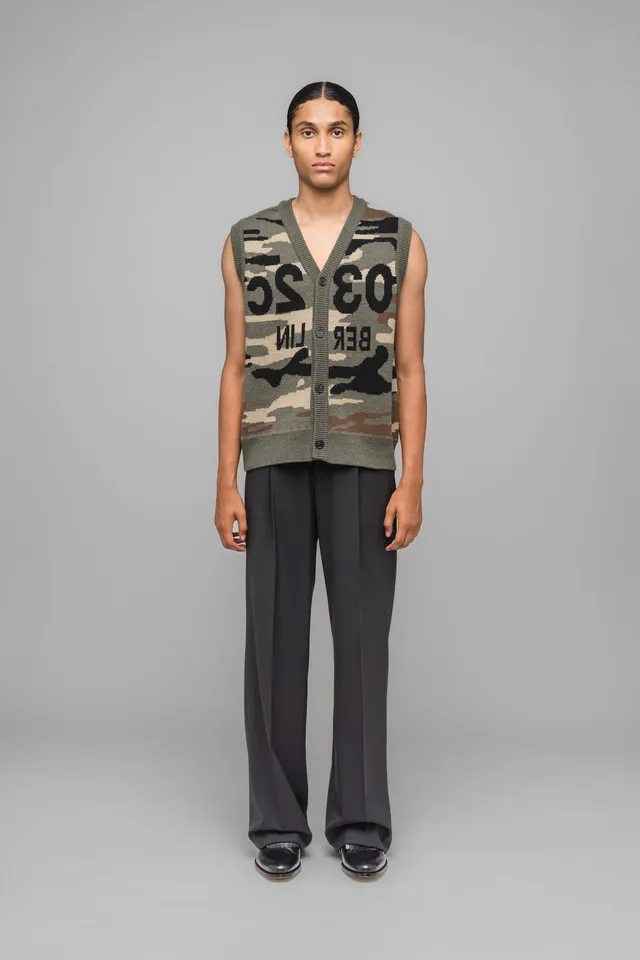 032c-selfie-vest-herren-merino-strickweste-camouflage image 1
