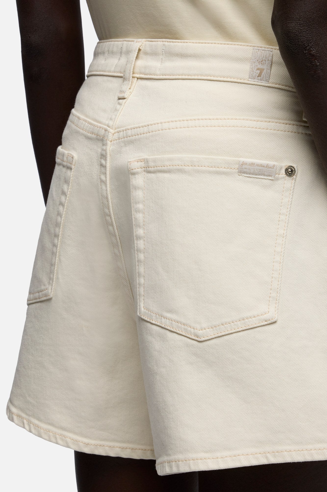 7-for-all-mankind-kori-short-comfort-moondust-denim-shorts image 4