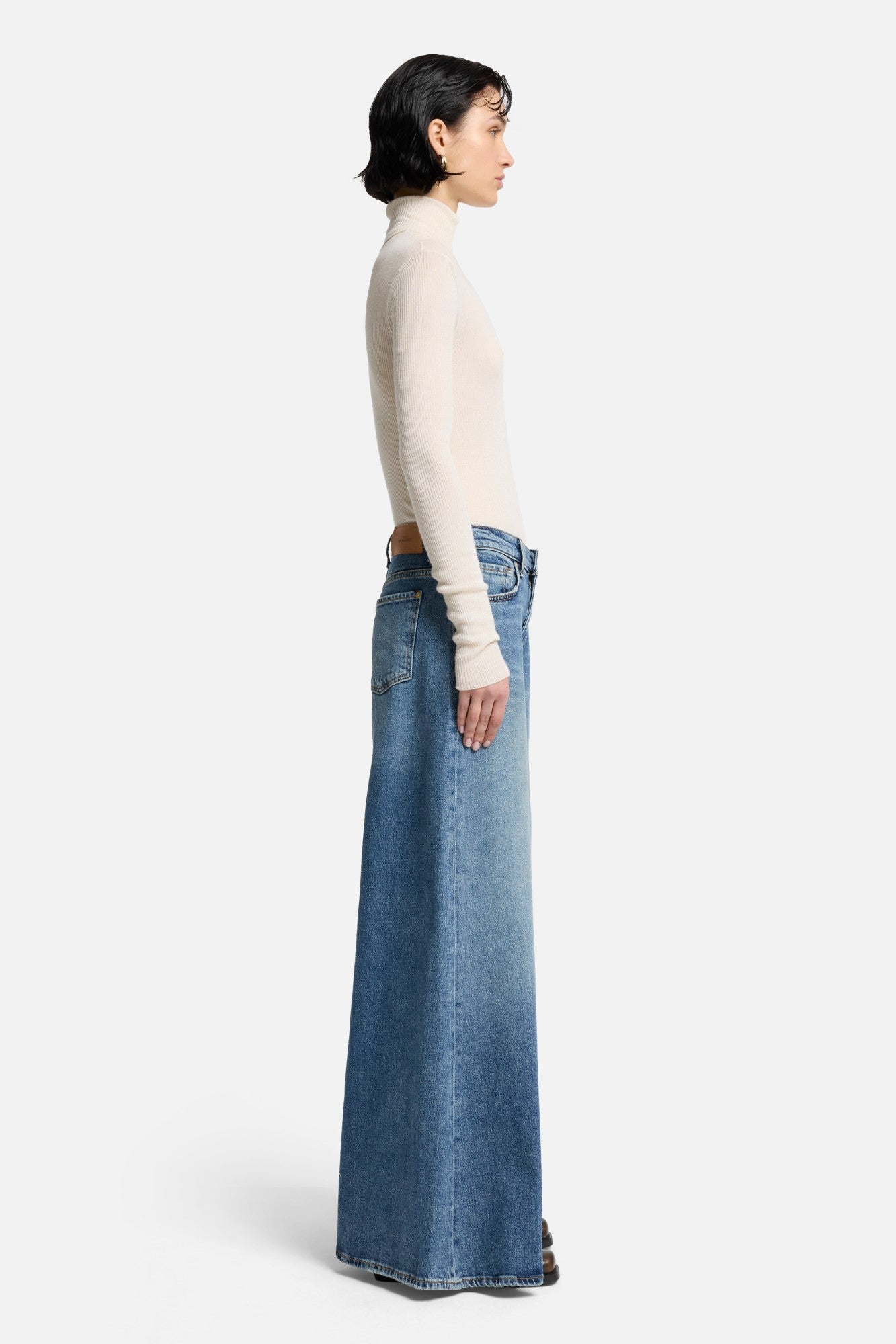 7-for-all-mankind-willow-palazzo-wide-leg-jeans-debut image 6