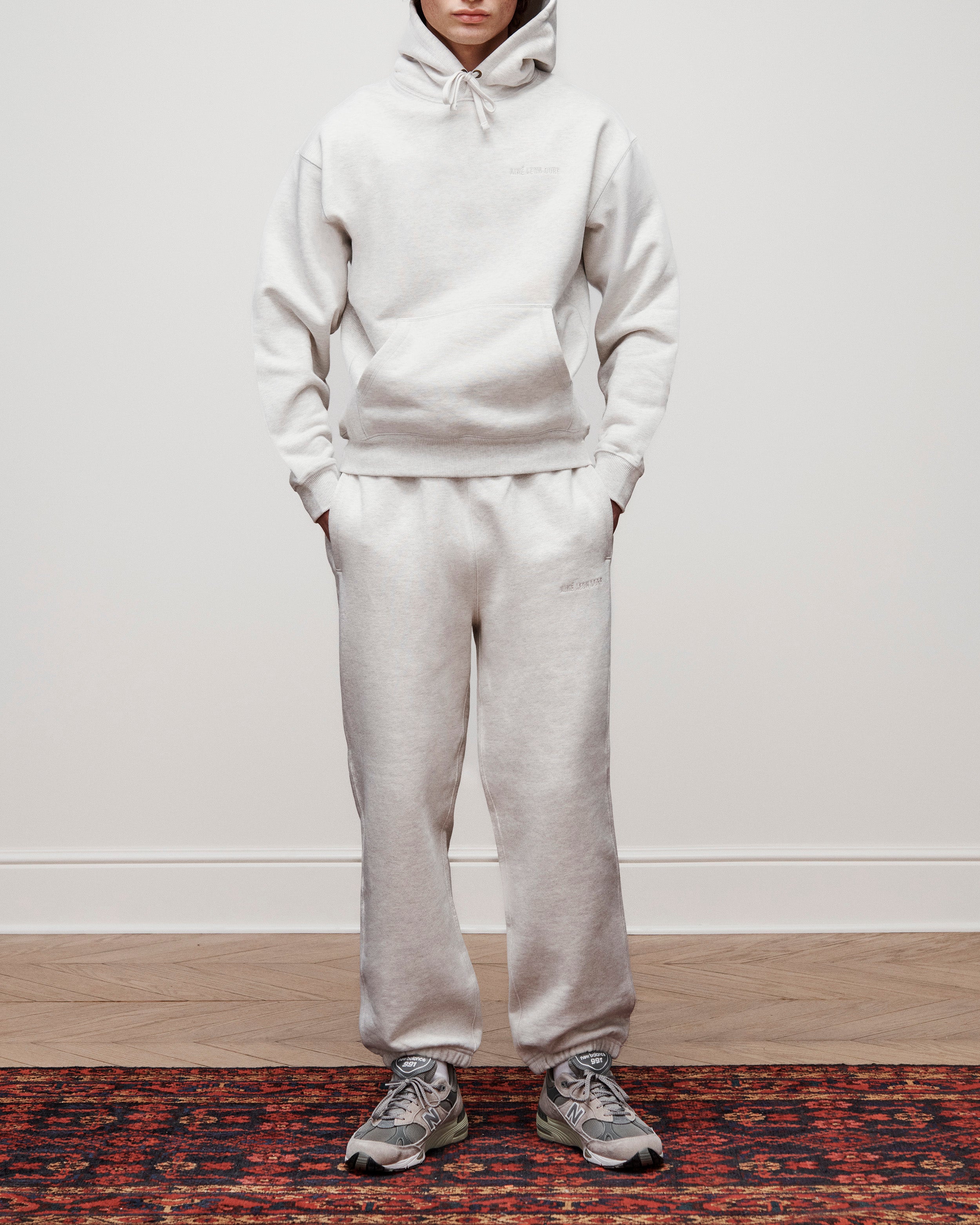 aim-leon-dore-tonal-logo-sweatpants-oatmeal-regular-fit image 3