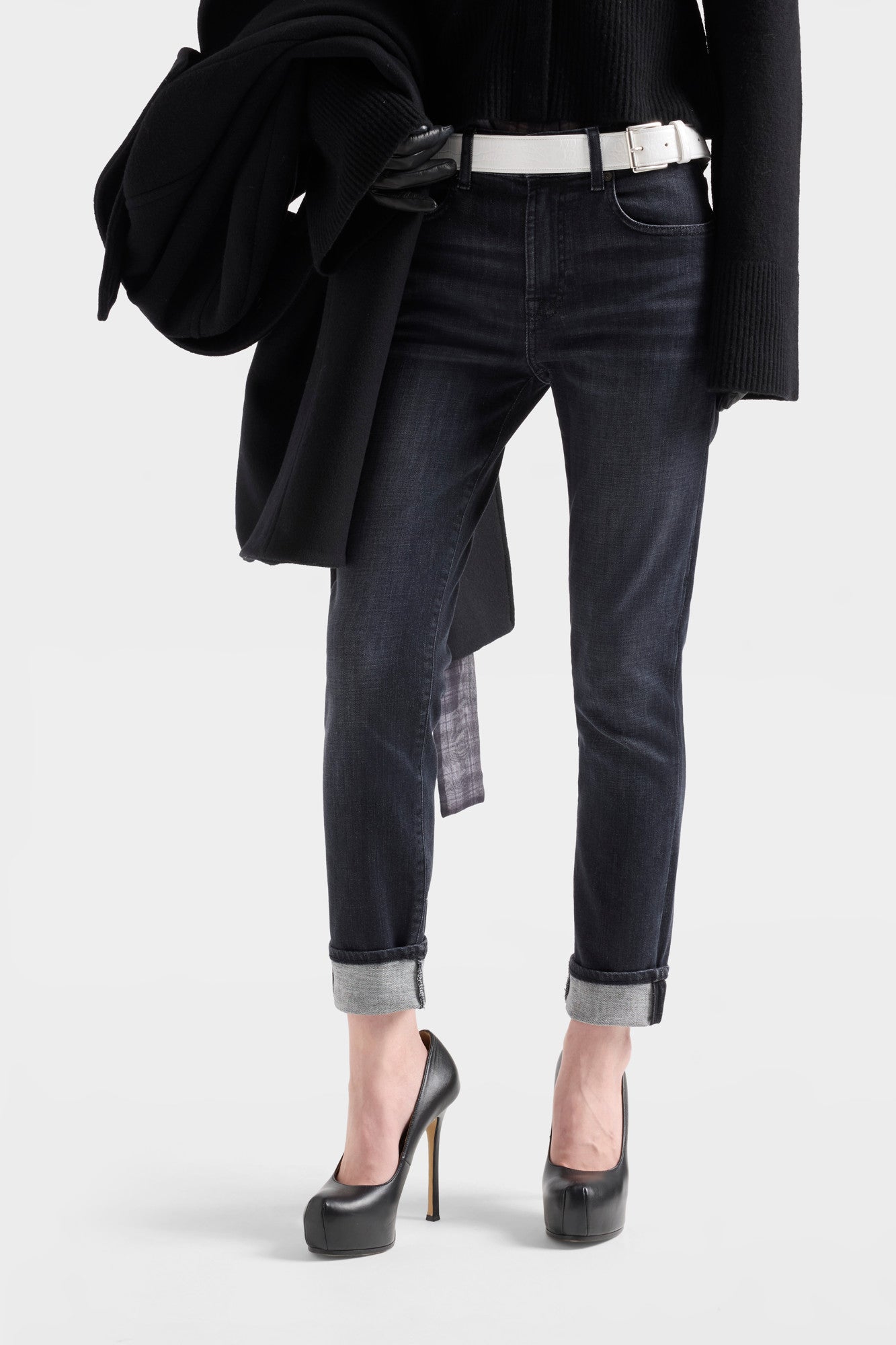 7-for-all-mankind-relaxed-skinny-jeans-carbon-storm image 3