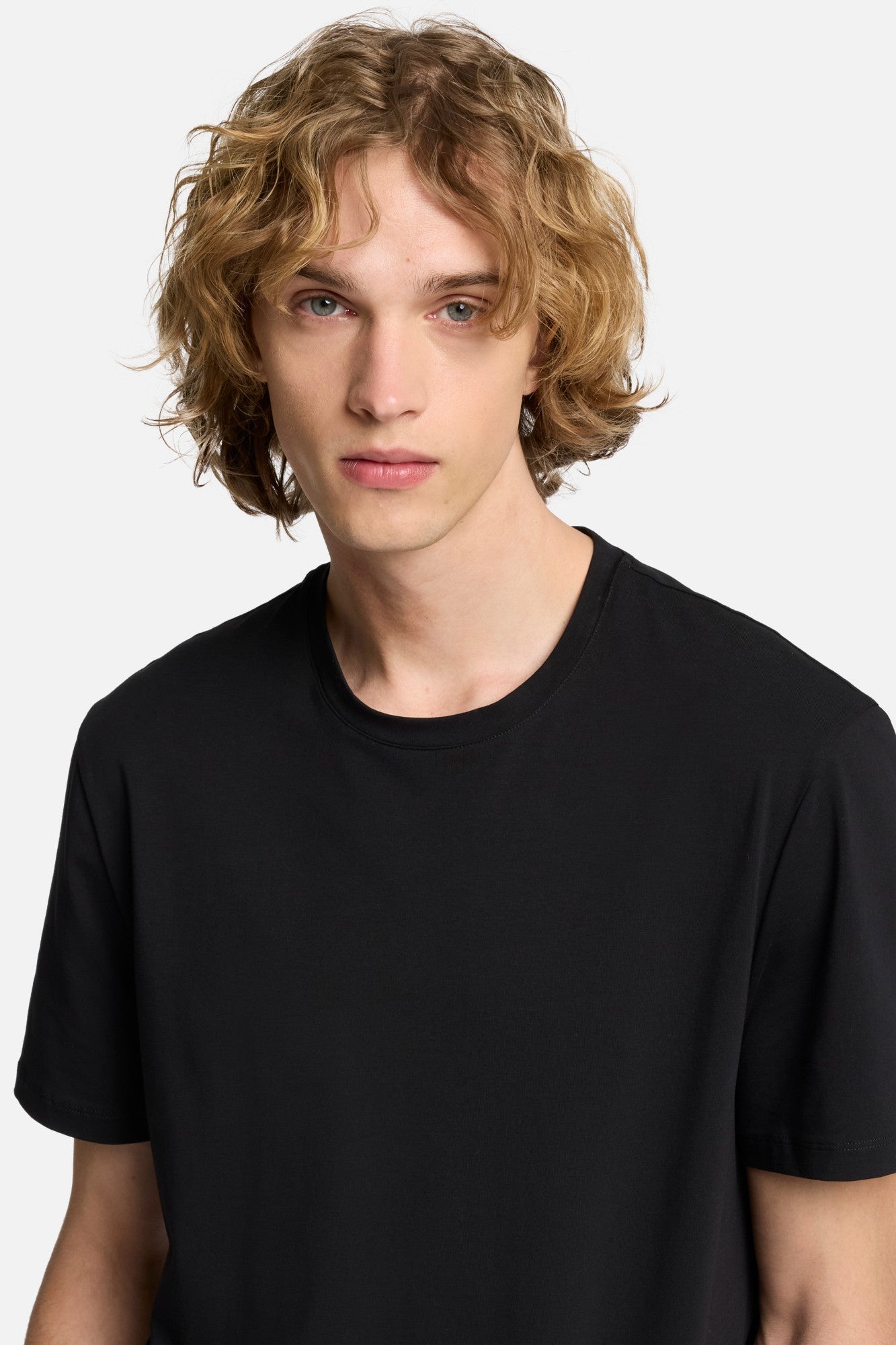 7-for-all-mankind-luxe-performance-tee-black-herren-t-shirt image 4