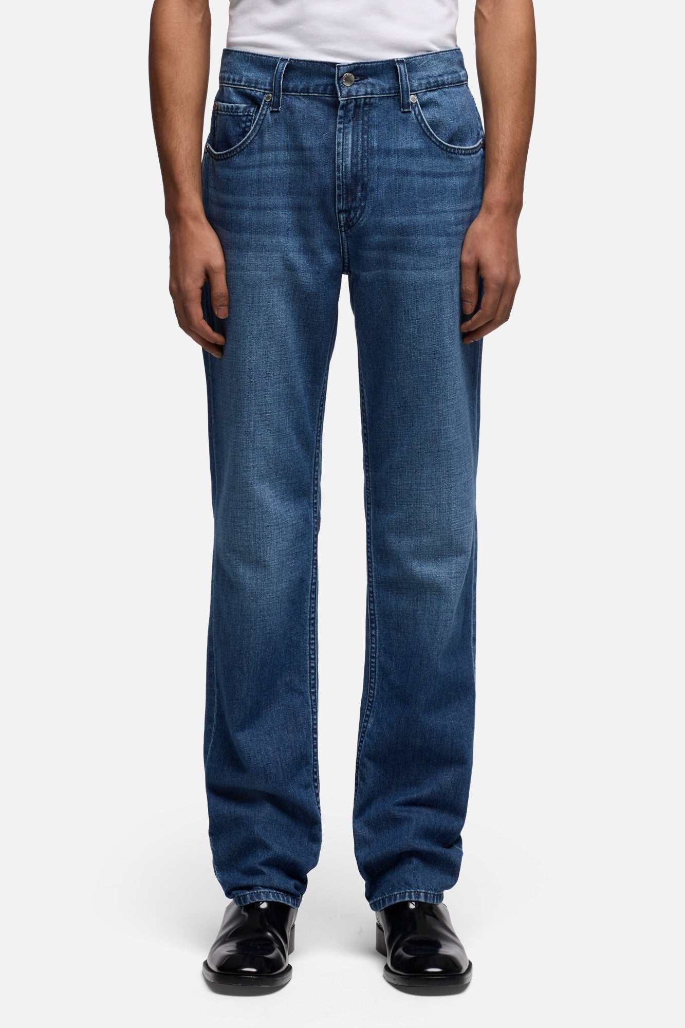 7-for-all-mankind-the-straight-herren-jeans-in-silk-denim-cosmos image 3