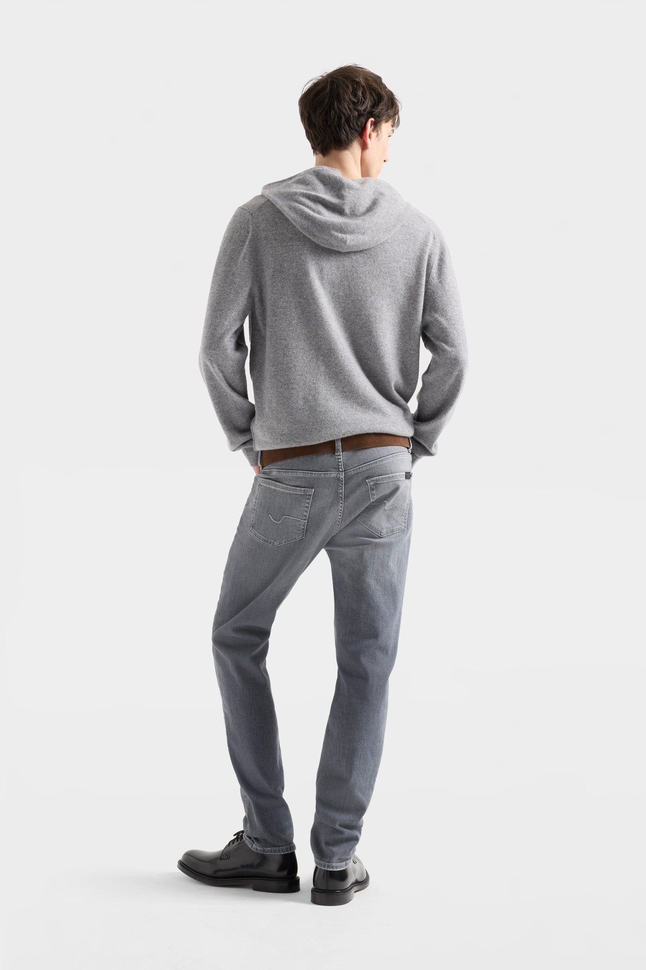 7-for-all-mankind-slimmy-tapered-luxe-performance-jeans-in-hasting image 5