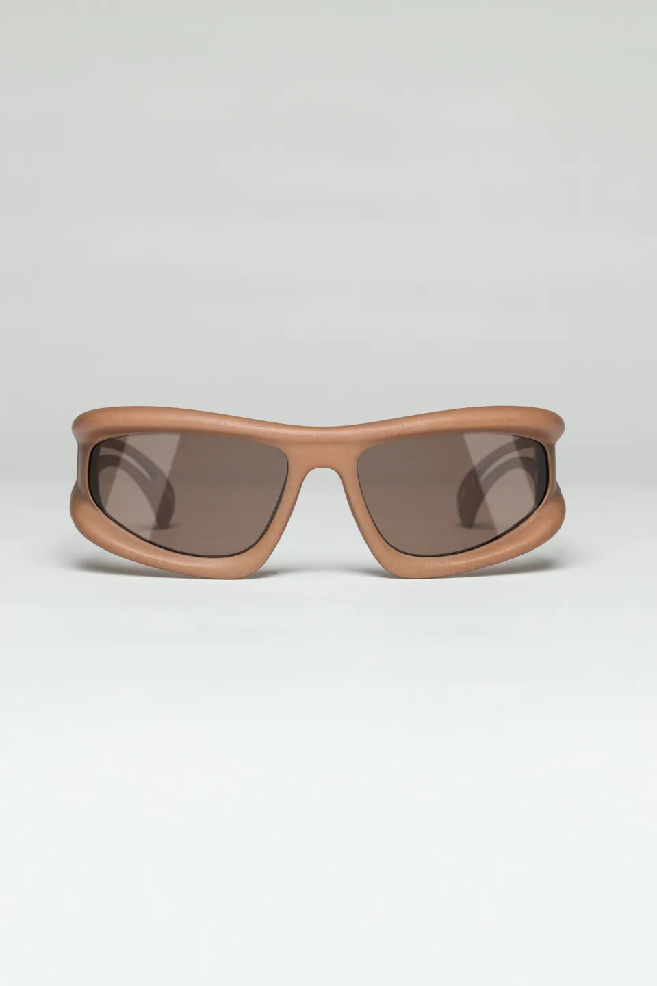 mykita-032c-marfa-sonnenbrille-cashmere-grey-unisex image 1