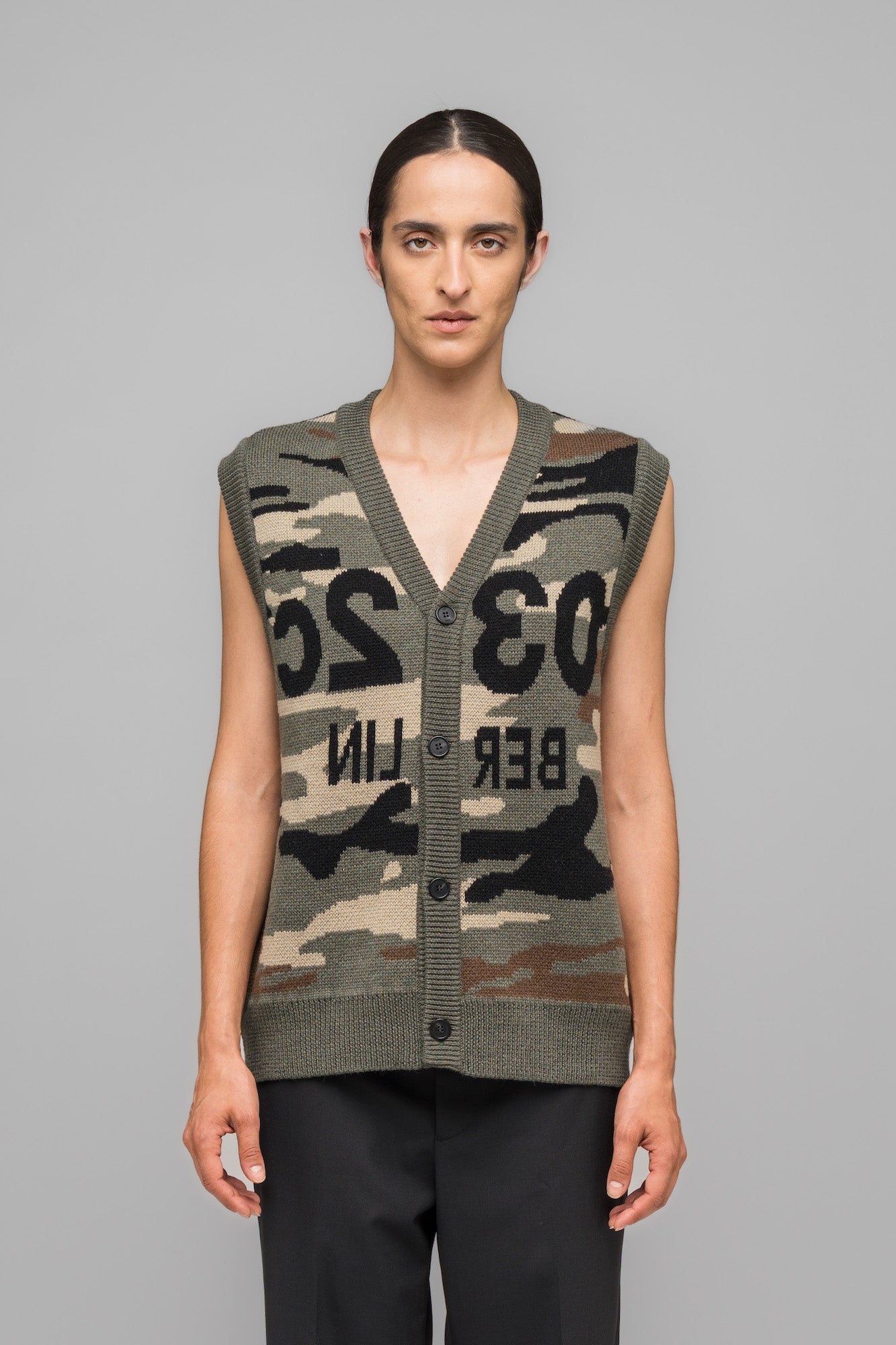 032c-selfie-weste-camo-merino-damen image 2