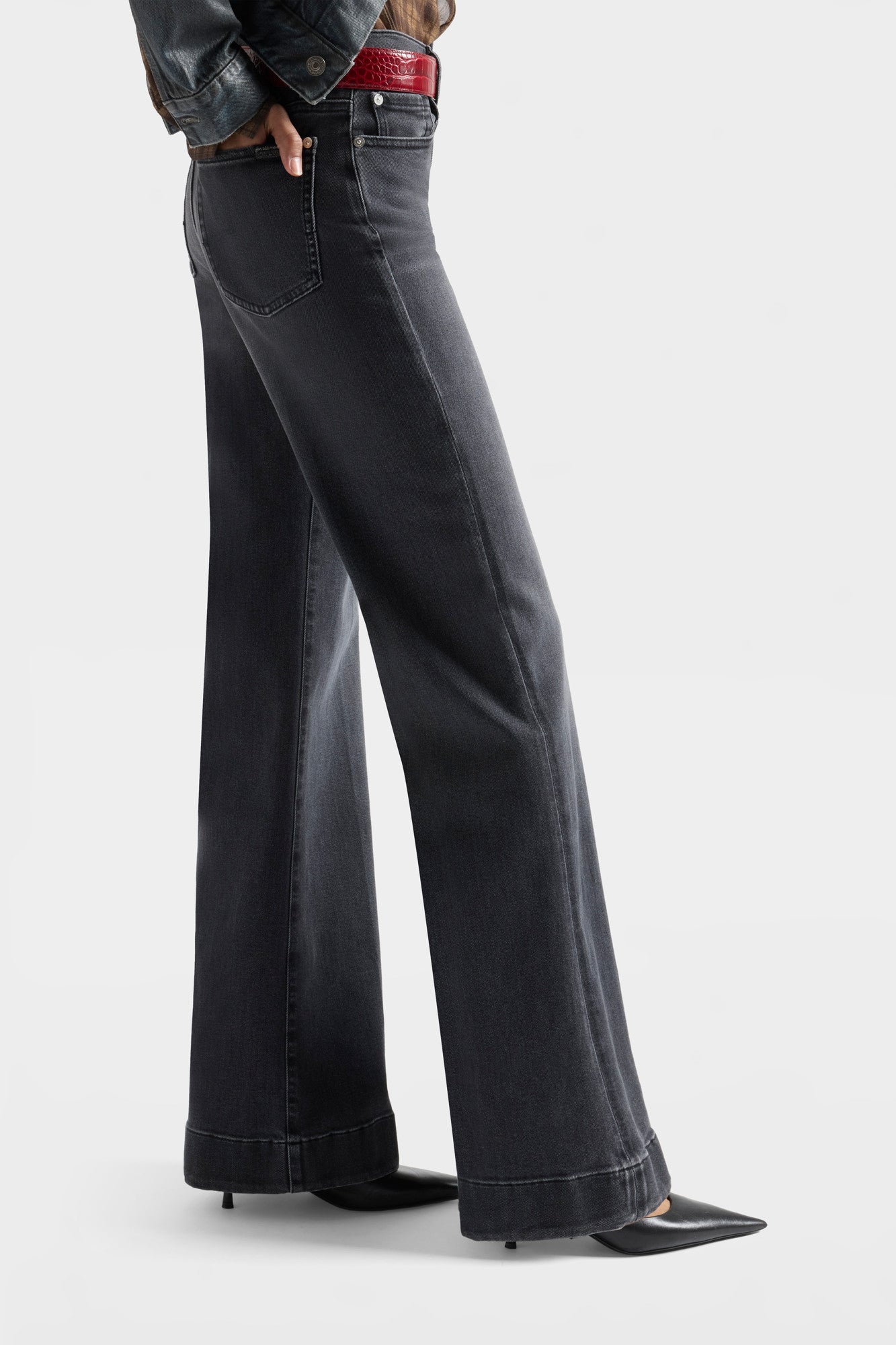 7-for-all-mankind-modern-dojo-flare-jeans-in-luxe-vintage-inkstorm image 6