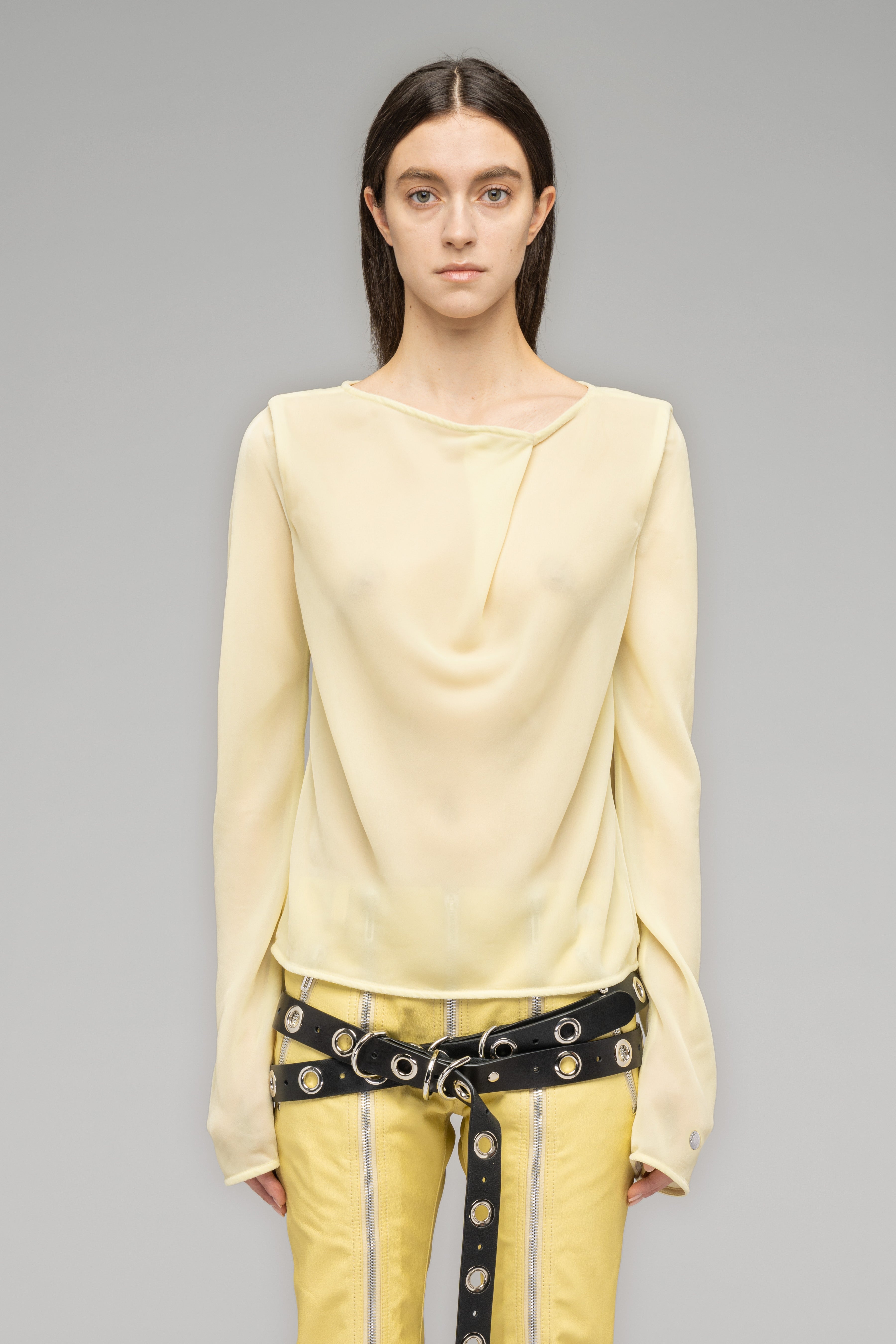 032c-golden-orb-woven-pleat-top-aus-samt image 2