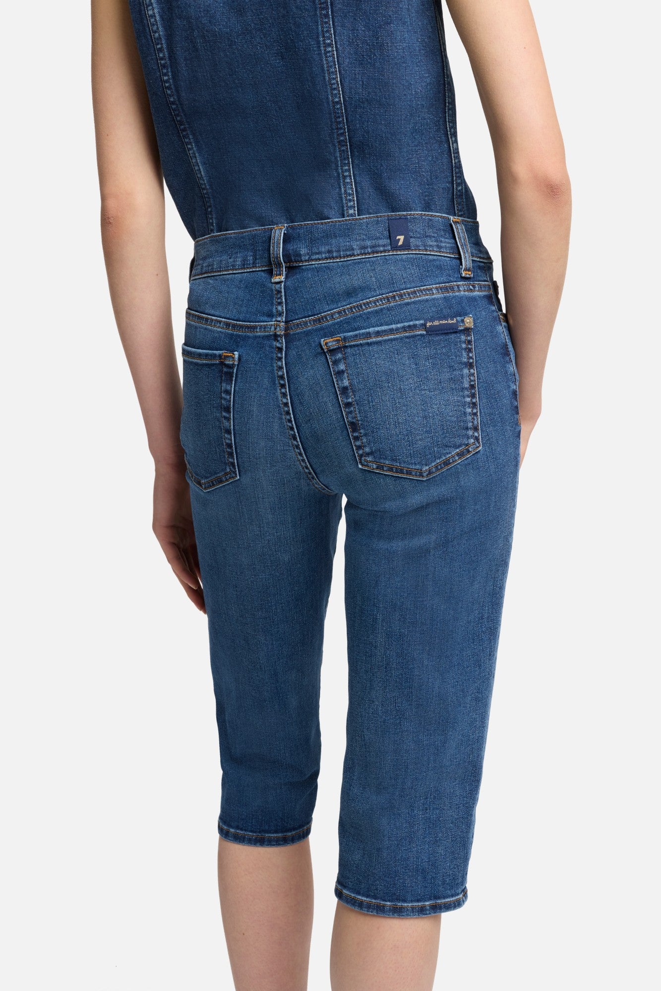 7-for-all-mankind-slim-illusion-capri-jeans-soho-light image 4