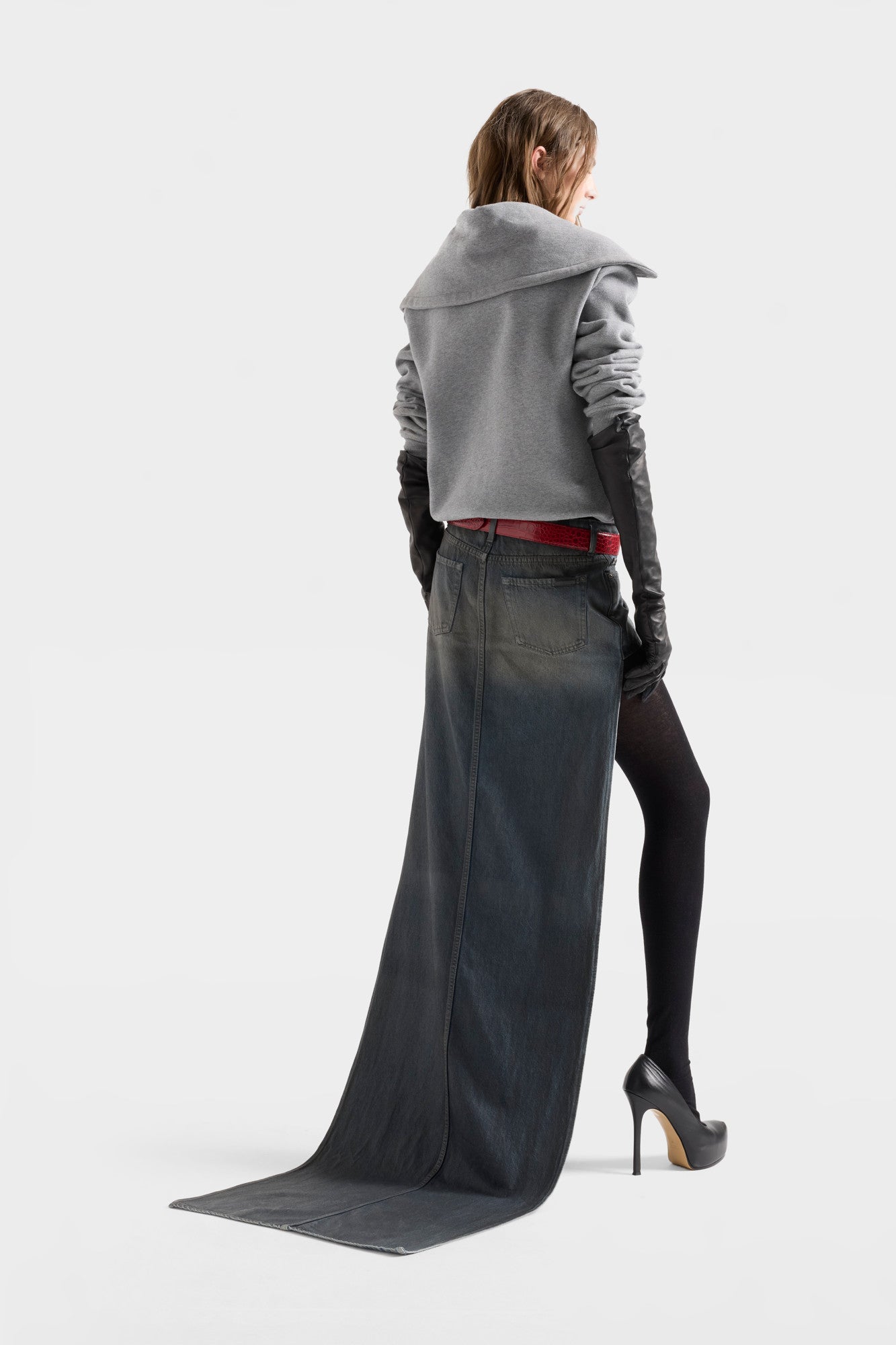 7-for-all-mankind-high-neck-zip-hoodie-cropped-hoodie-in-ash image 5