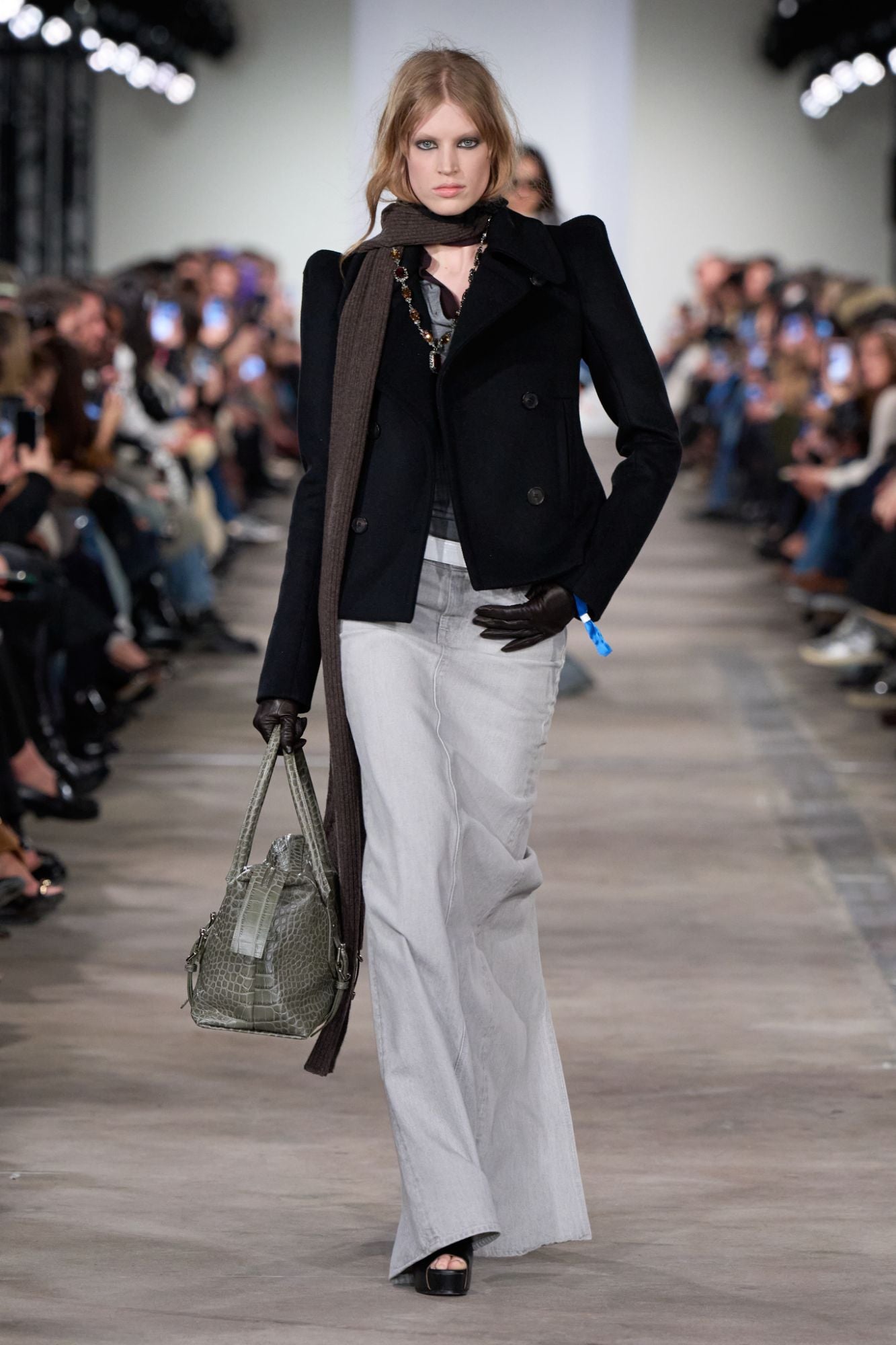 7-for-all-mankind-double-breasted-high-shoulder-jacke-wool-sable-schwarz image 7