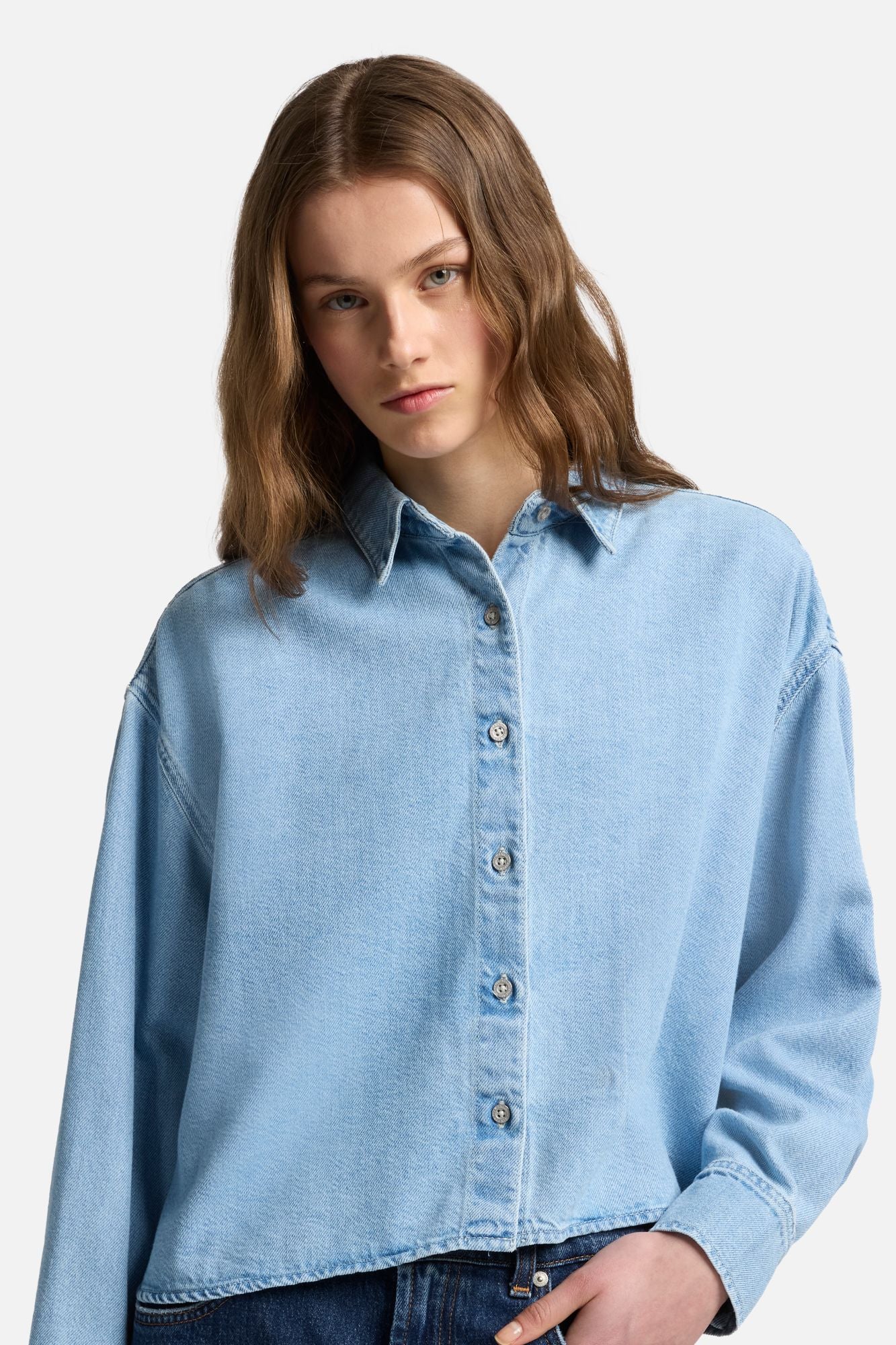 7-for-all-mankind-weightless-nina-cropped-denimhemd-hana image 4