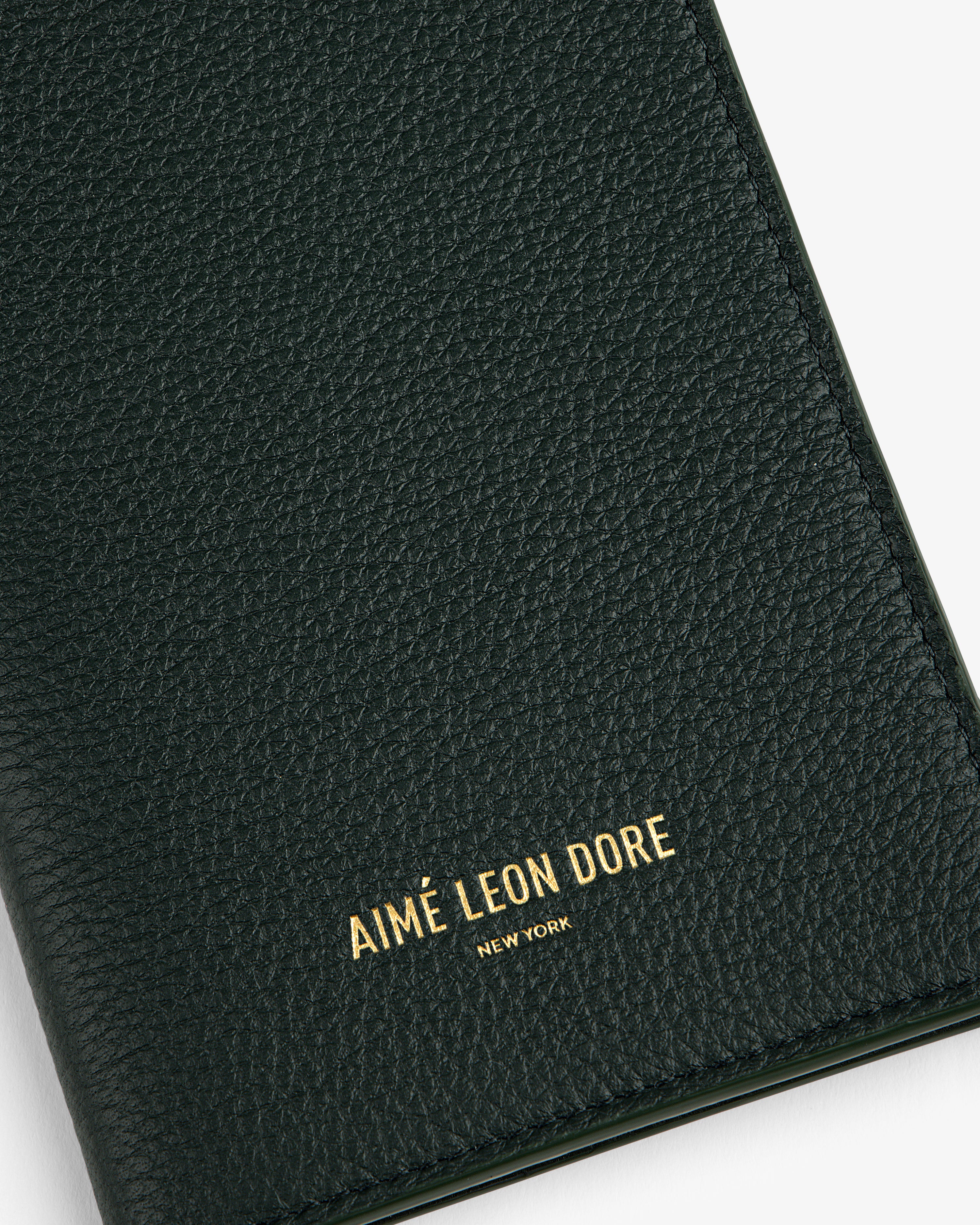 aim-leon-dore-leather-passport-holder-gr-ner-reisepass-etui-aus-kalbsleder image 3