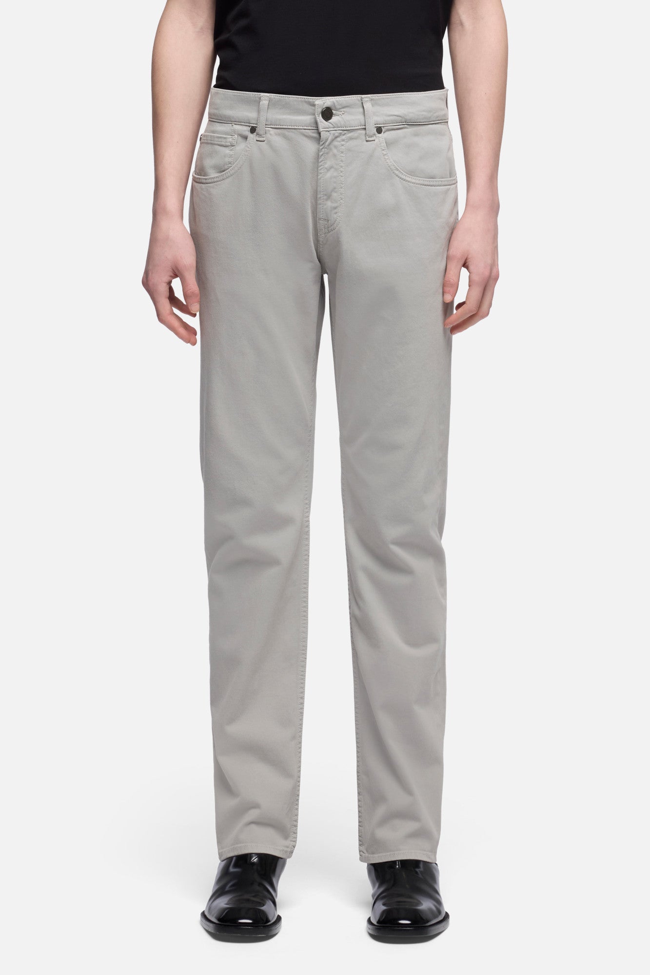7-for-all-mankind-the-straight-luxe-performance-sateen-hose-in-iron image 3