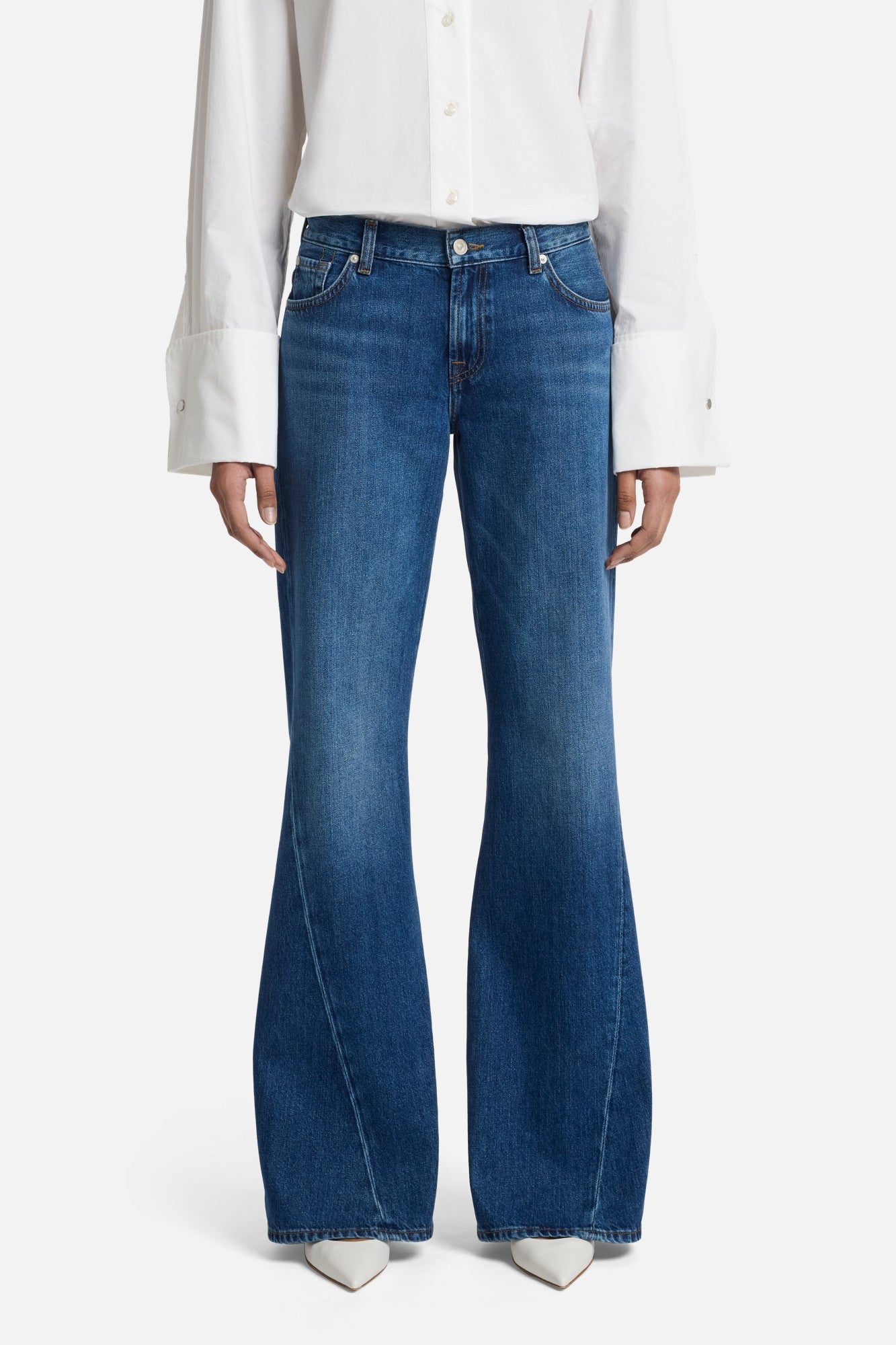 7-for-all-mankind-slim-illusion-twisted-seam-spencer-flare-mesa image 3