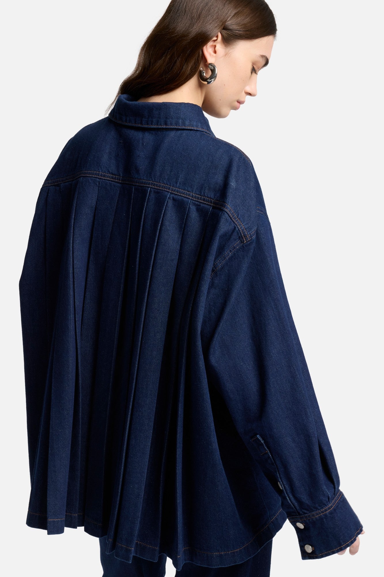 7-for-all-mankind-mankind-pleated-overshirt-unisex-in-franklin image 4