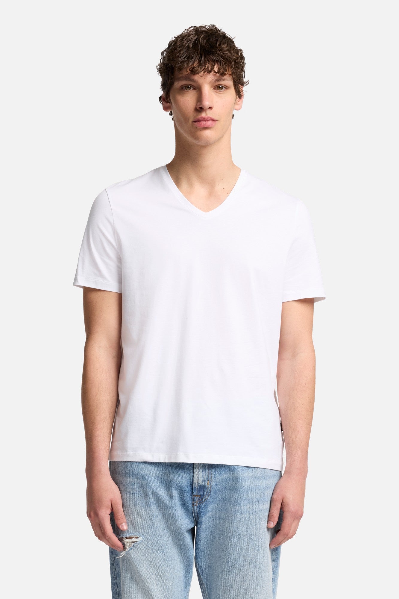 7-for-all-mankind-luxe-performance-v-neck-tee-in-white-herren-t-shirt image 3