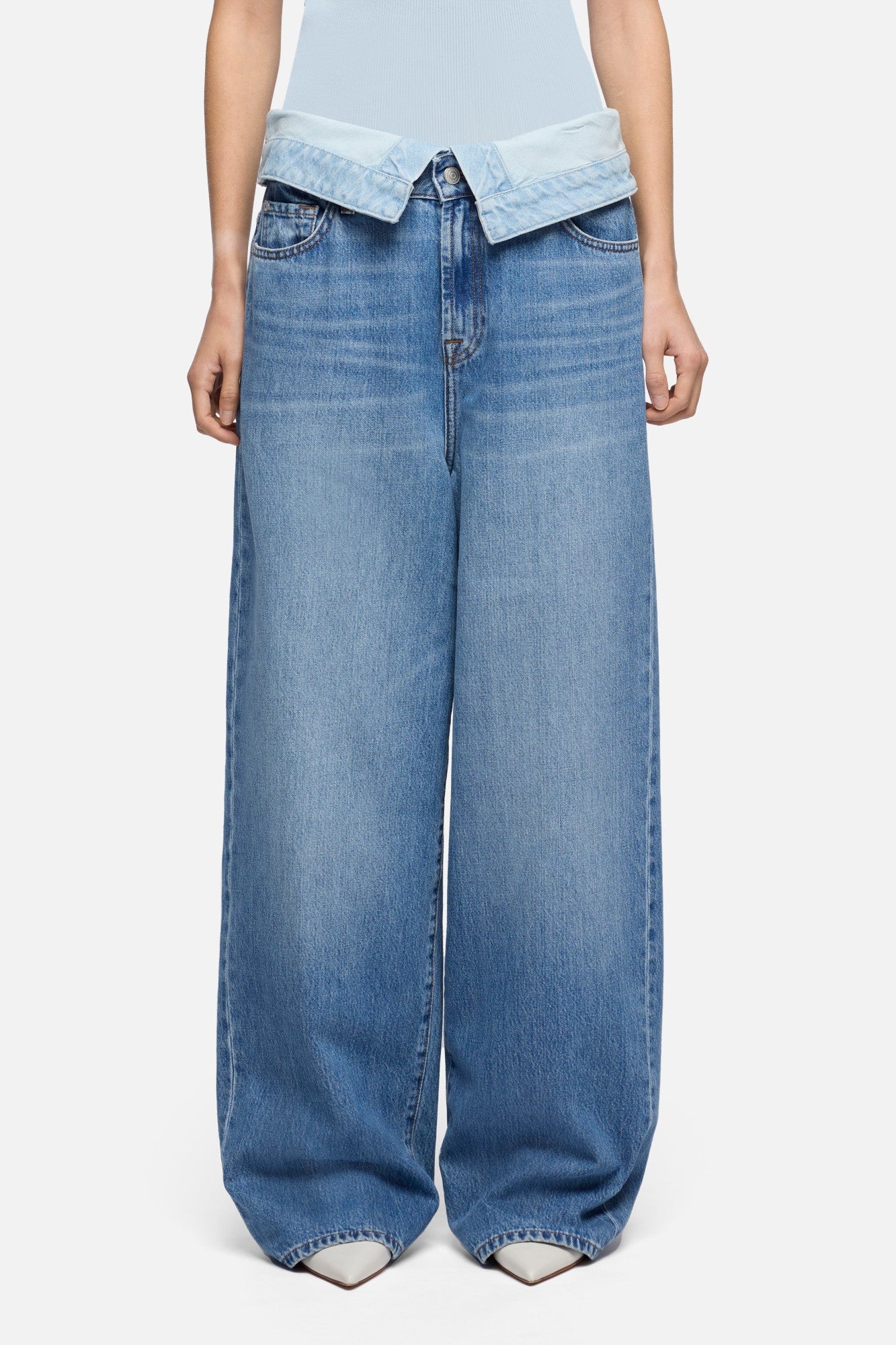 7-for-all-mankind-slouchy-wide-leg-jeans-in-light-shadow image 3
