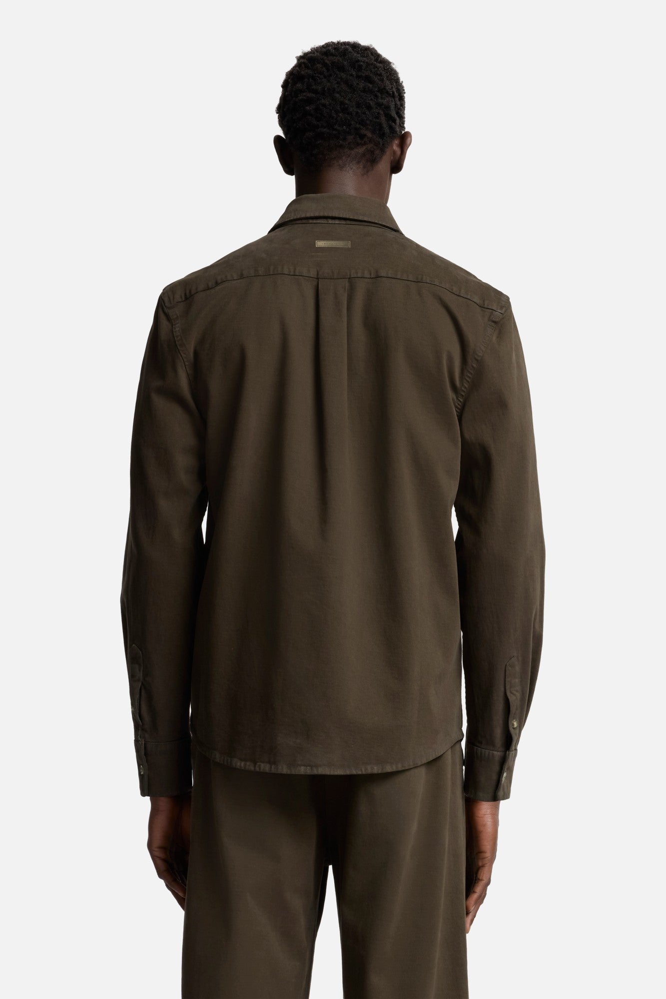 7-for-all-mankind-comfort-twill-button-up-shirt-herren-hemd-in-dark-olive image 5