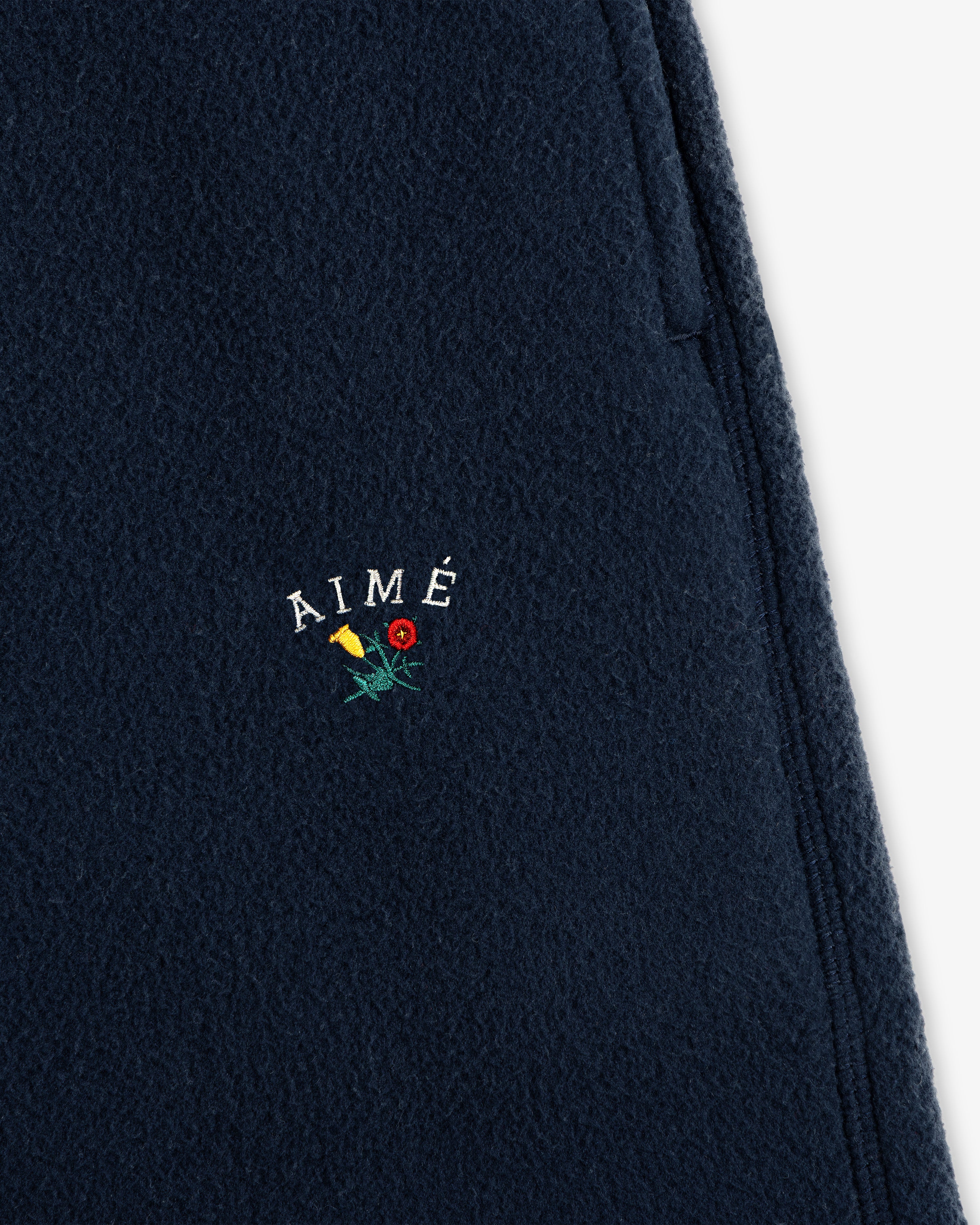 aim-leon-dore-crest-fleece-sweatpant-jogginghose-navy-straight-fit image 3