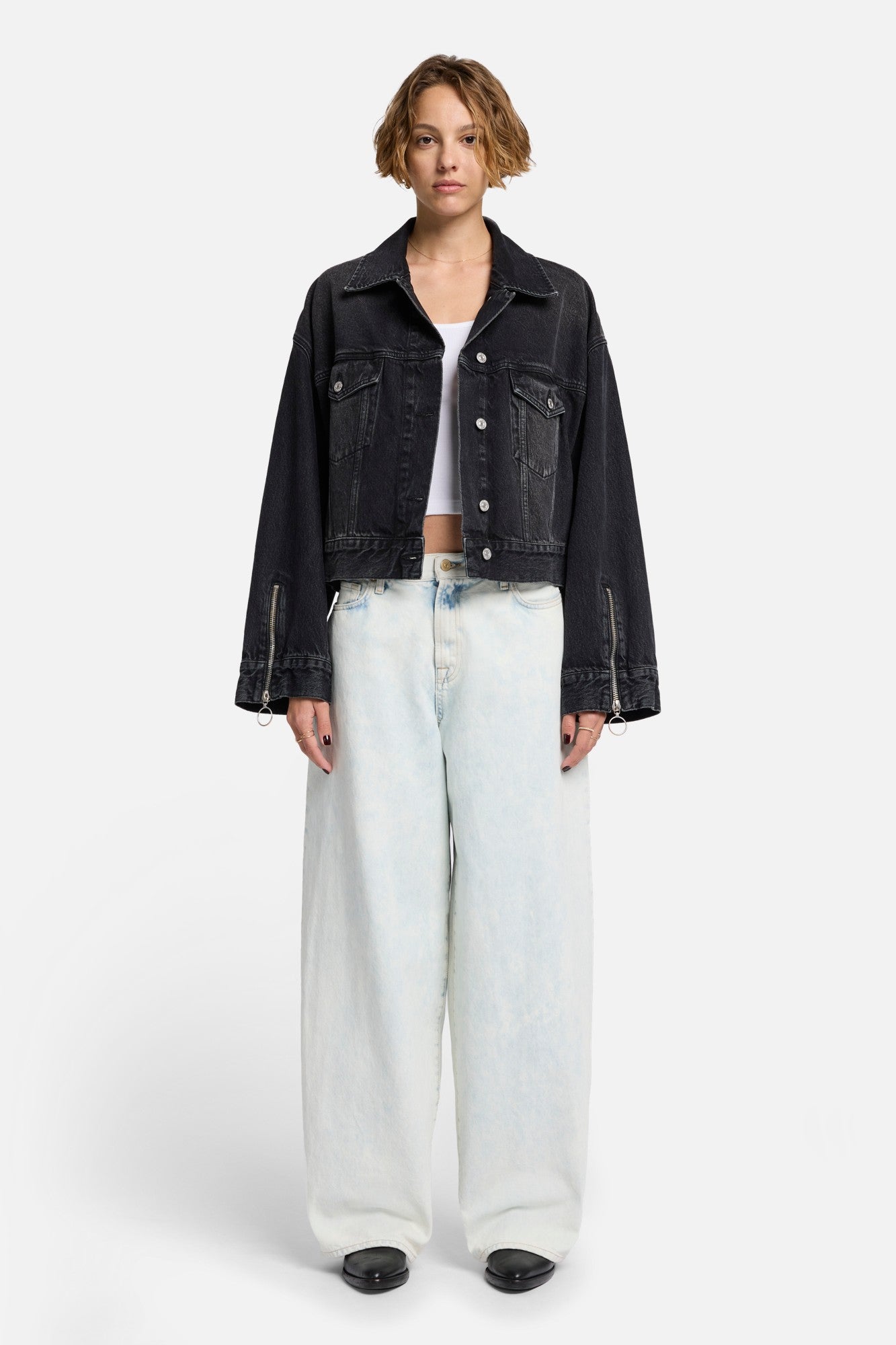 7-for-all-mankind-mankind-oli-cropped-trucker-jacke-hustle-schwarz image 1