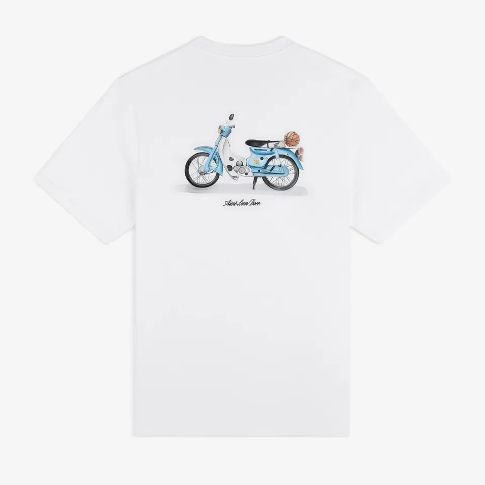 aim-leon-dore-super-cub-grafik-t-shirt-wei image 1