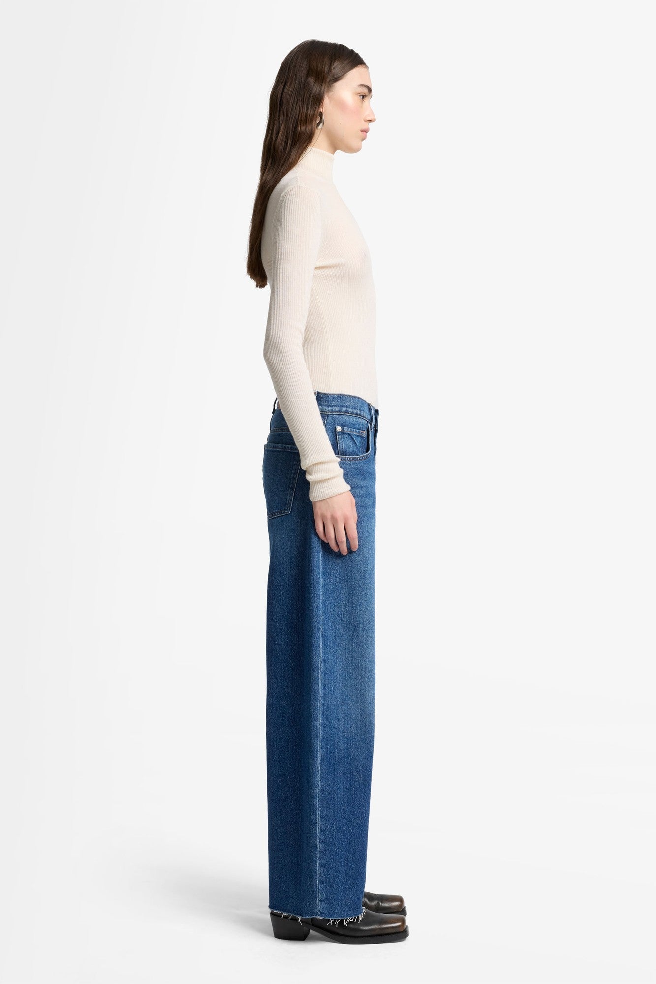 7-for-all-mankind-bonnie-barrel-leg-jeans-mankind-artifact image 6