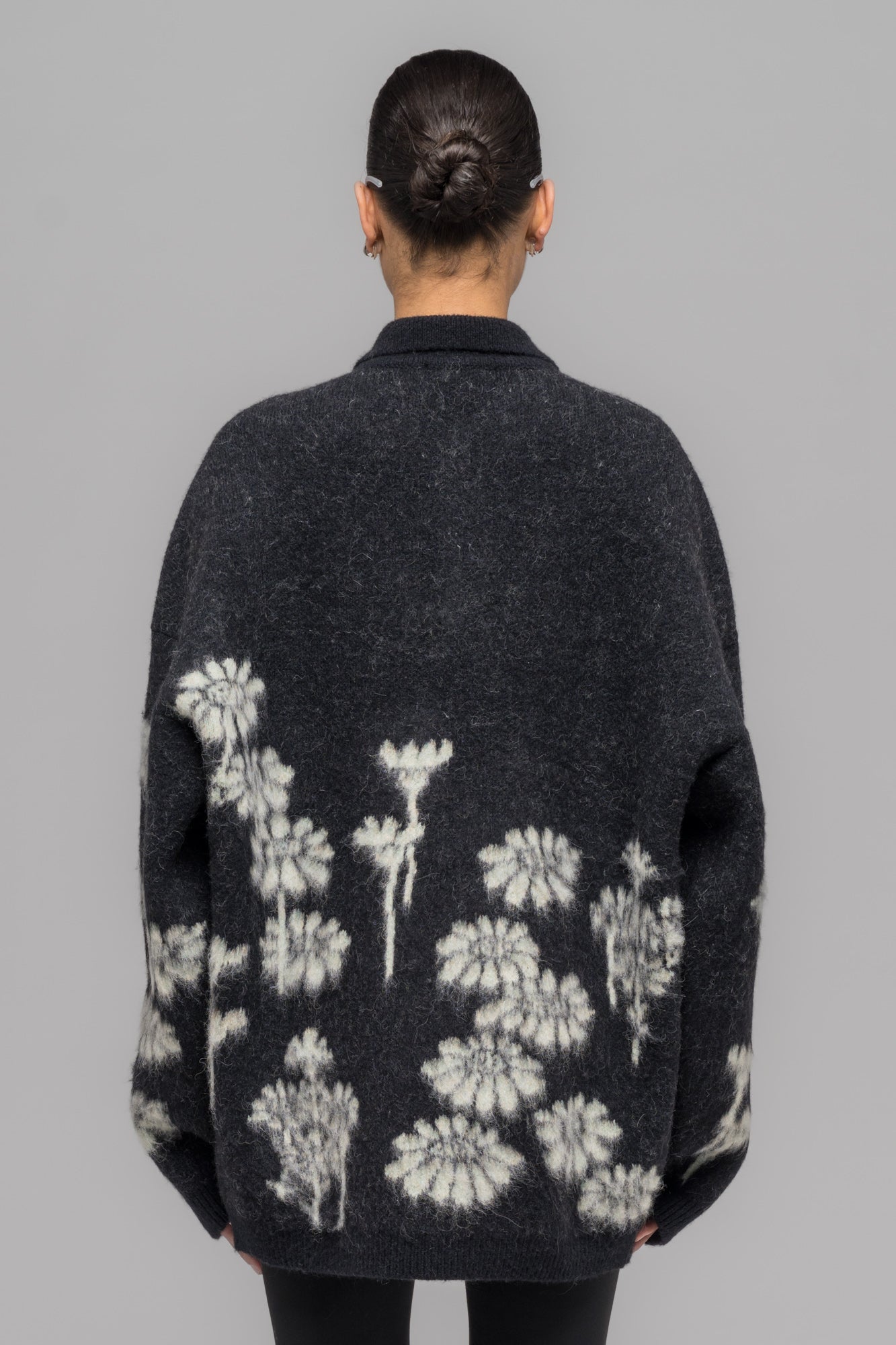 032c-melting-daisies-knit-ls-polo-shirt-oversized-alpakablend-polo-pullover image 4