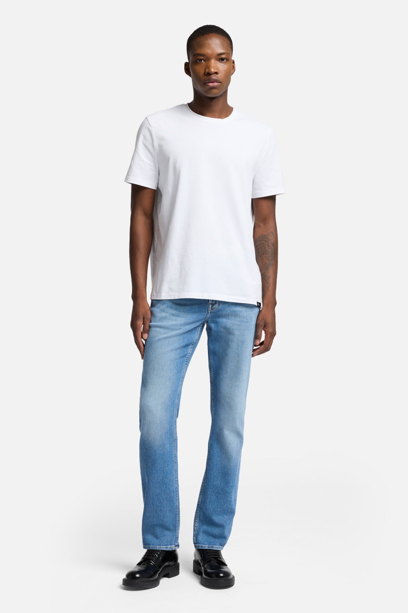 7-for-all-mankind-the-straight-jeans-airspace image 2