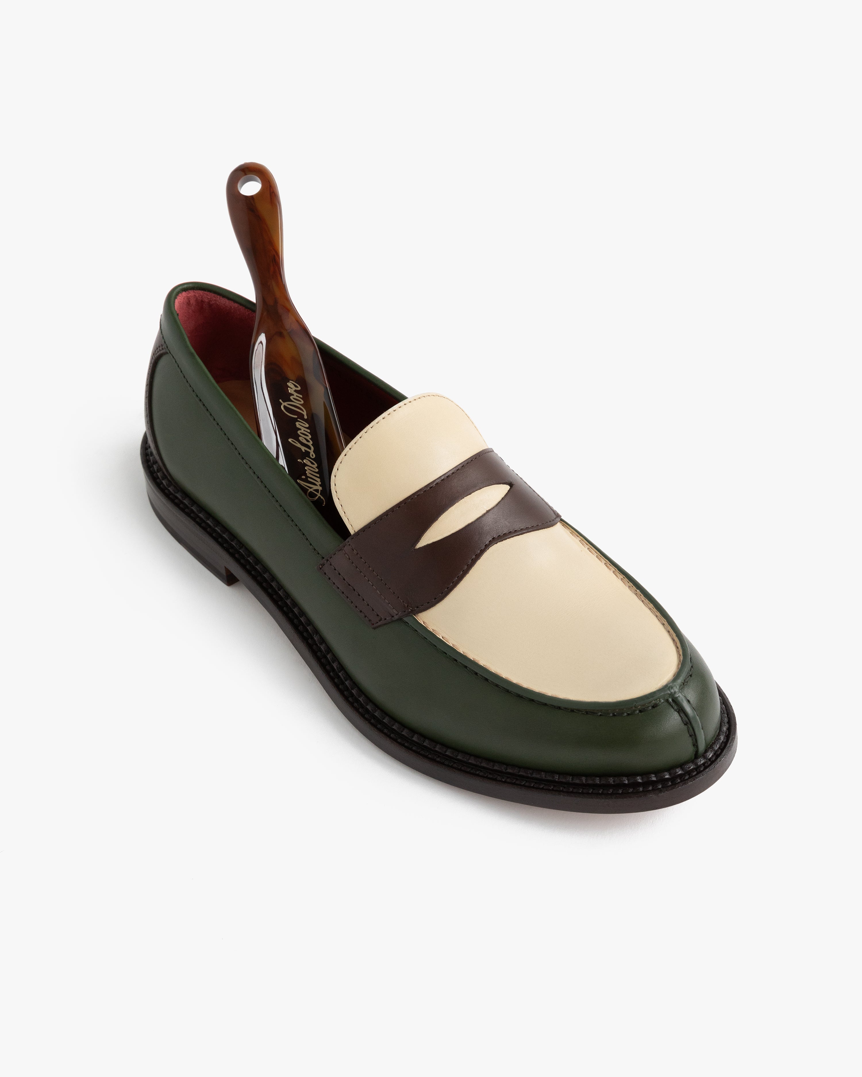 aim-leon-dore-queens-crest-loafer-gr-n-vollleder image 5